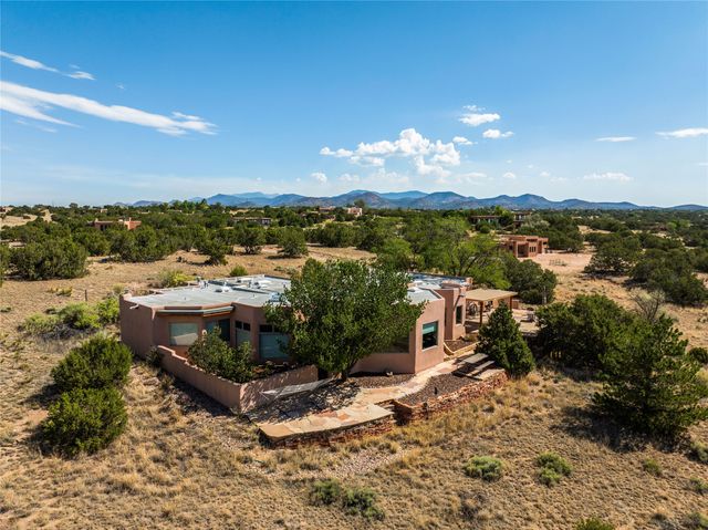 5 Cerrado Court, Santa Fe, NM 87508