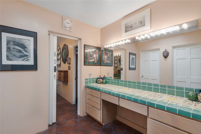 5 Cerrado Court, Santa Fe, NM 87508