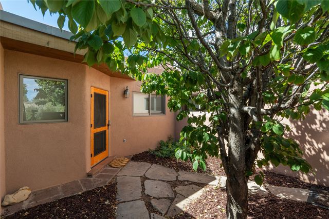 5 Cerrado Court, Santa Fe, NM 87508