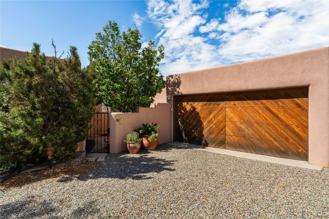 5 Cerrado Court, Santa Fe, NM 87508