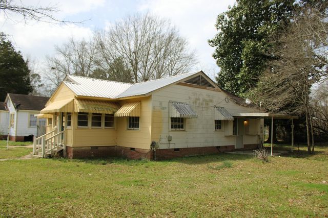 1619 Williams St., Prentiss, MS 39474