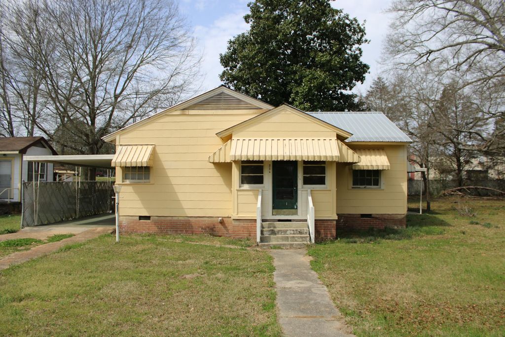 1619 Williams St., Prentiss, MS 39474