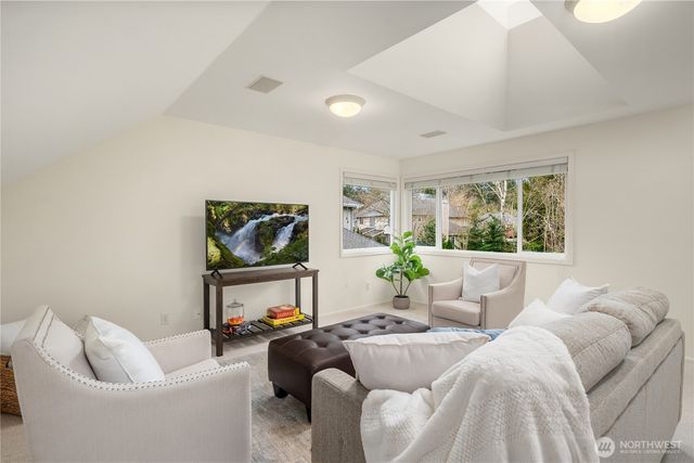 2211 274th Court SE, Sammamish, WA 98075