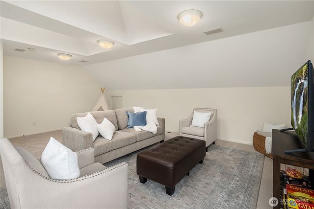 2211 274th Court SE, Sammamish, WA 98075