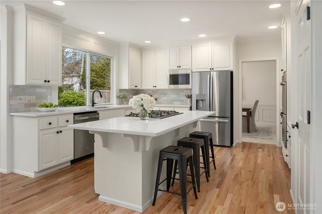 2211 274th Court SE, Sammamish, WA 98075