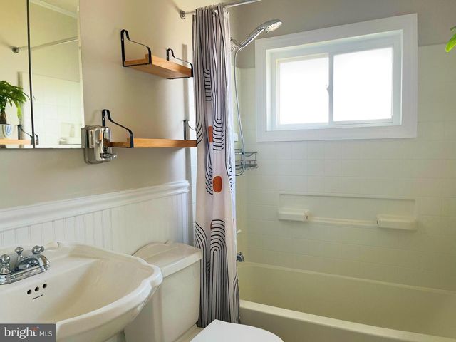 920 VANDERWOOD, Baltimore, MD 21228