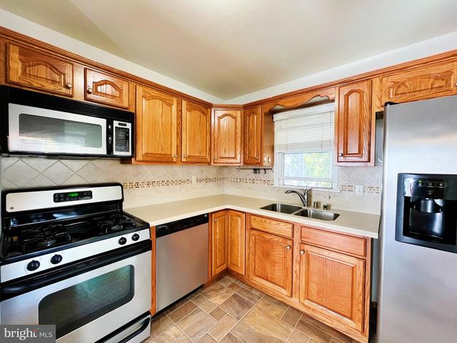 920 VANDERWOOD, Baltimore, MD 21228