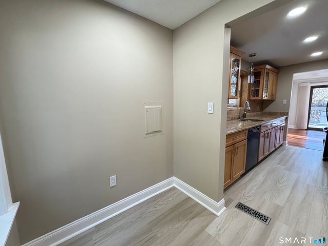 2 Highland Square 2, Avon, CT 06001