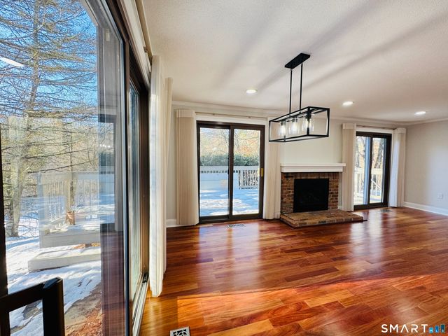 2 Highland Square 2, Avon, CT 06001