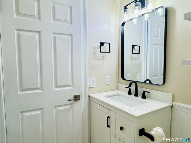 2 Highland Square 2, Avon, CT 06001