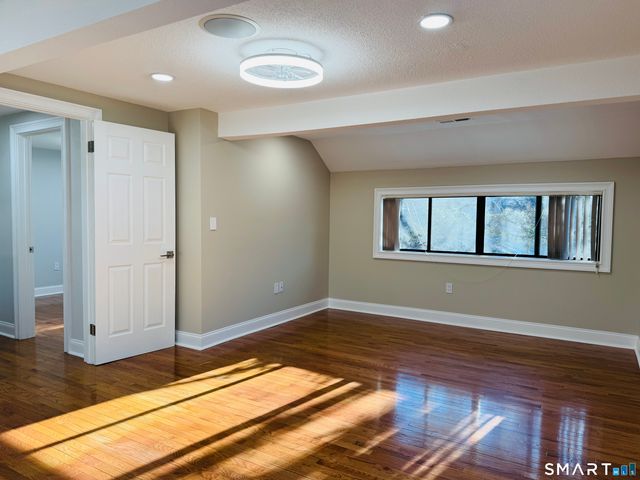 2 Highland Square 2, Avon, CT 06001