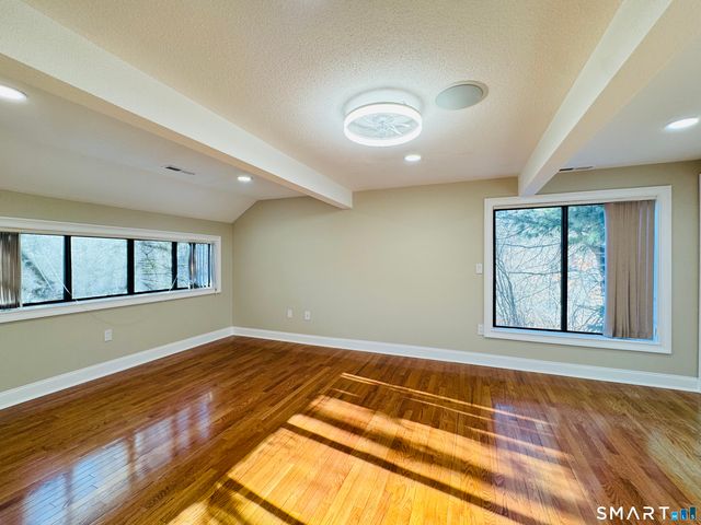 2 Highland Square 2, Avon, CT 06001