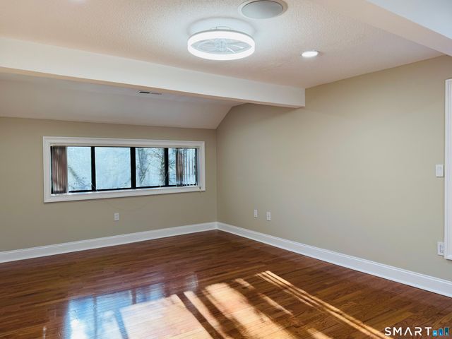 2 Highland Square 2, Avon, CT 06001