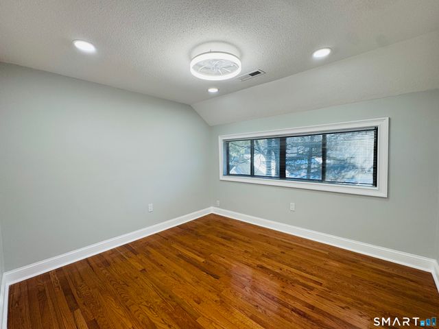 2 Highland Square 2, Avon, CT 06001