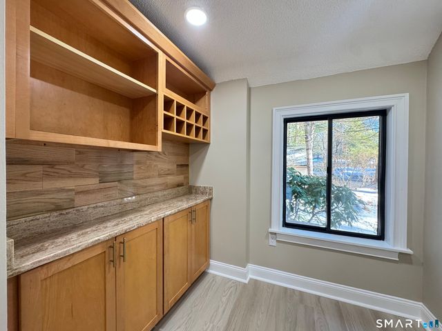 2 Highland Square 2, Avon, CT 06001