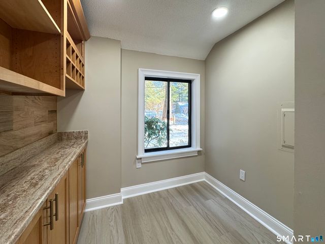 2 Highland Square 2, Avon, CT 06001