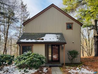 2 Highland Square 2, Avon, CT 06001