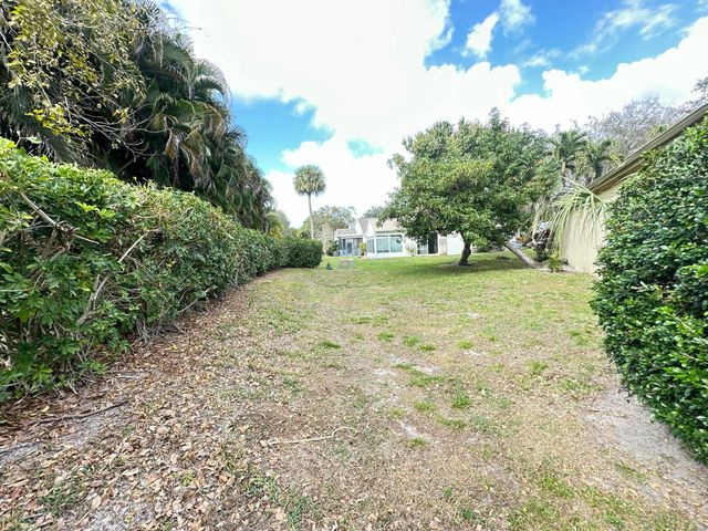 7729 Forest Green Lane, Boynton Beach, FL 33436