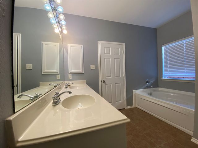 2913 Castlebend Drive, Seagoville, TX 75159