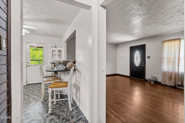 6308 Cooper Chapel Rd, Louisville, KY 40229