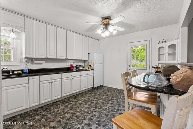 6308 Cooper Chapel Rd, Louisville, KY 40229