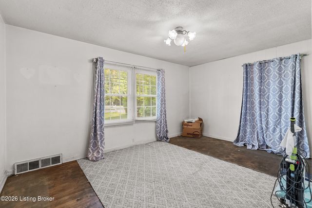 6308 Cooper Chapel Rd, Louisville, KY 40229