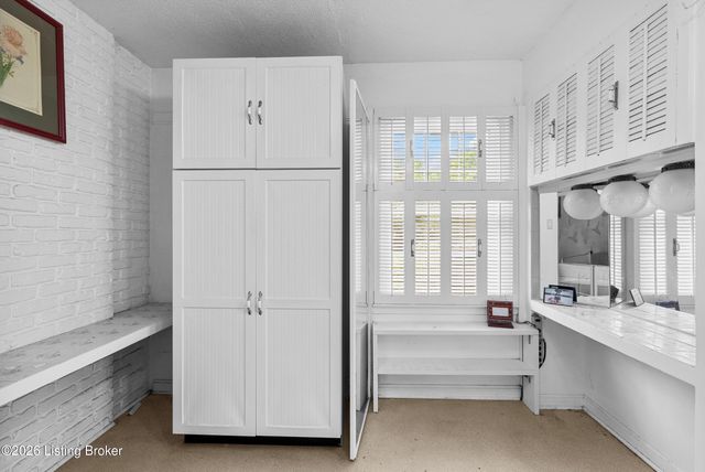 6308 Cooper Chapel Rd, Louisville, KY 40229