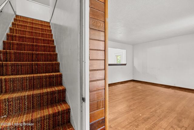 6308 Cooper Chapel Rd, Louisville, KY 40229