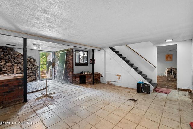 6308 Cooper Chapel Rd, Louisville, KY 40229