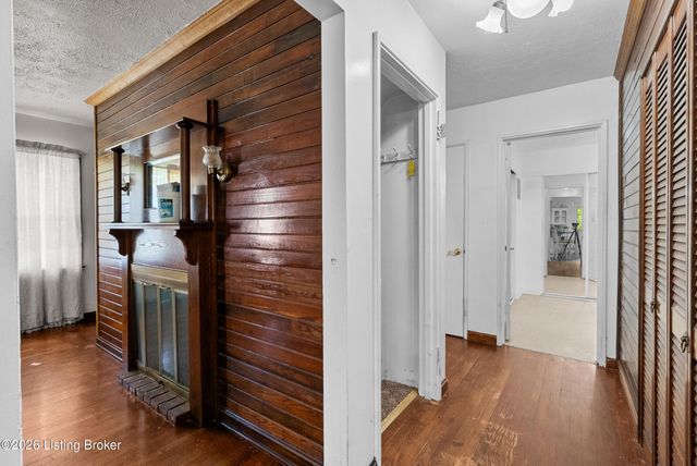 6308 Cooper Chapel Rd, Louisville, KY 40229