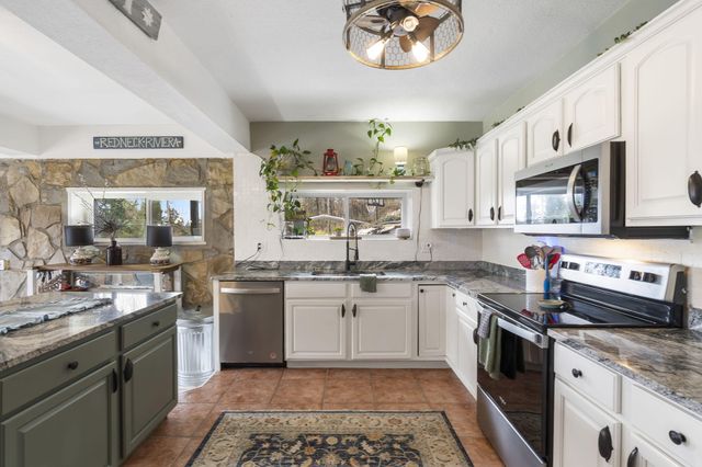 463 Taneycomo Hill Drive, Hollister, MO 65672