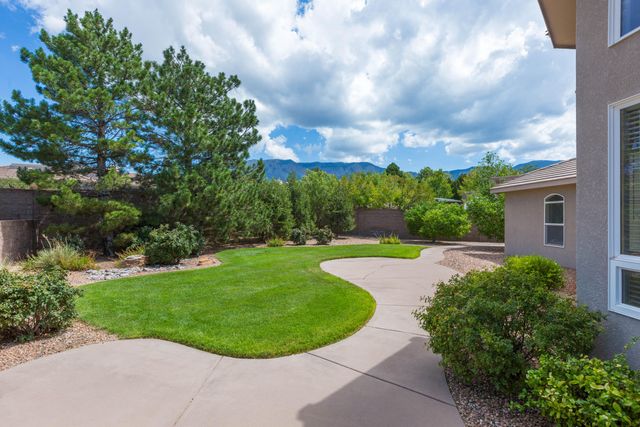 13215 Canyon Edge Trail NE, Albuquerque, NM 87111
