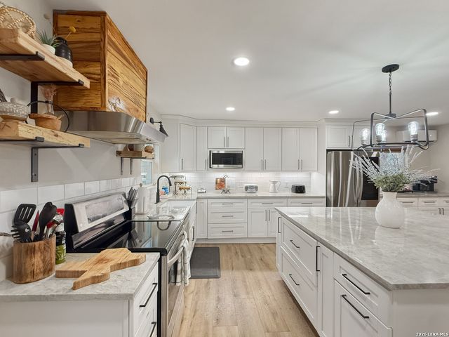 196 Rock Bottom, Hunt, TX 78024