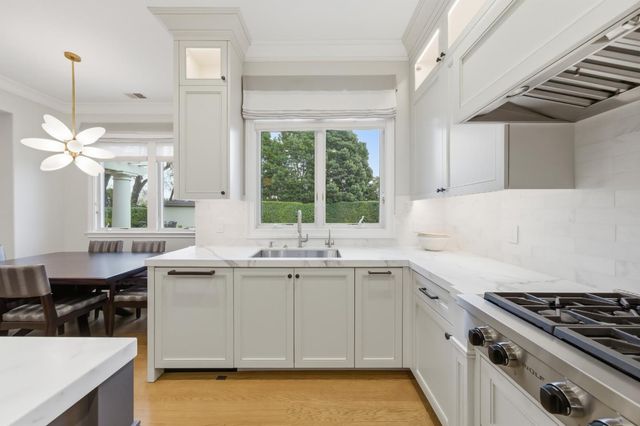 530 Barbara Way, Hillsborough, CA 94010