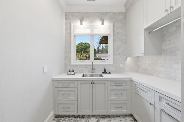 530 Barbara Way, Hillsborough, CA 94010