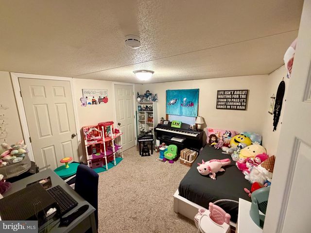19 SUNFLOWER DR, Ephrata, PA 17522