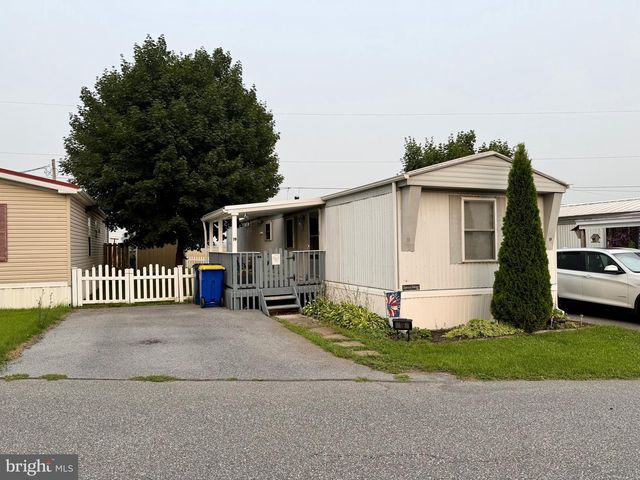 19 SUNFLOWER DR, Ephrata, PA 17522
