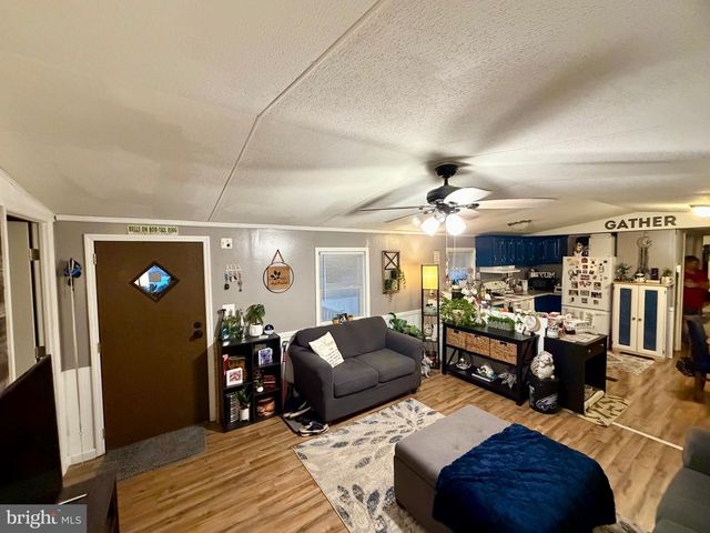 19 SUNFLOWER DR, Ephrata, PA 17522