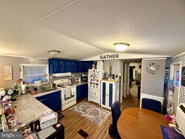 19 SUNFLOWER DR, Ephrata, PA 17522