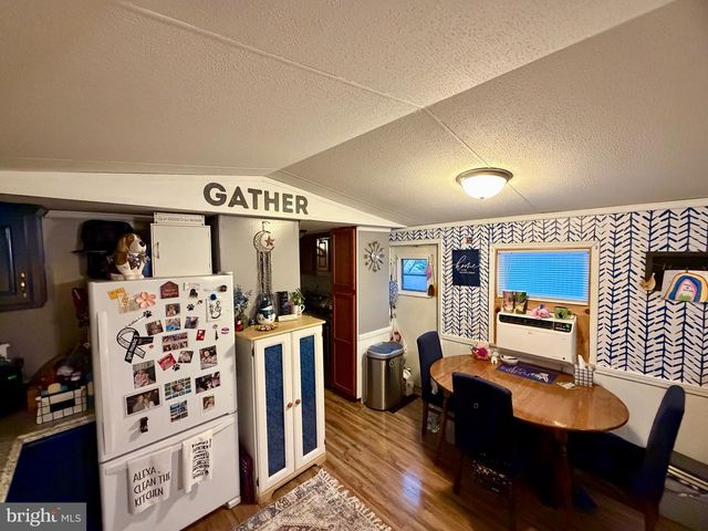 19 SUNFLOWER DR, Ephrata, PA 17522