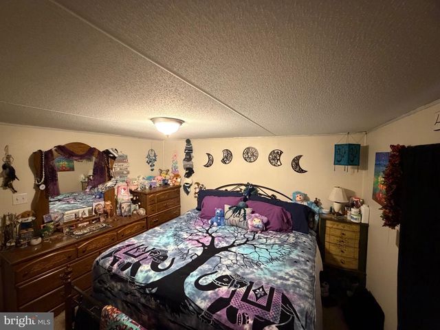 19 SUNFLOWER DR, Ephrata, PA 17522