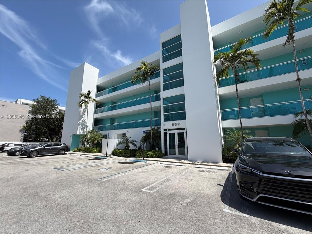 652 NE 63rd St 404, Miami, FL 33138