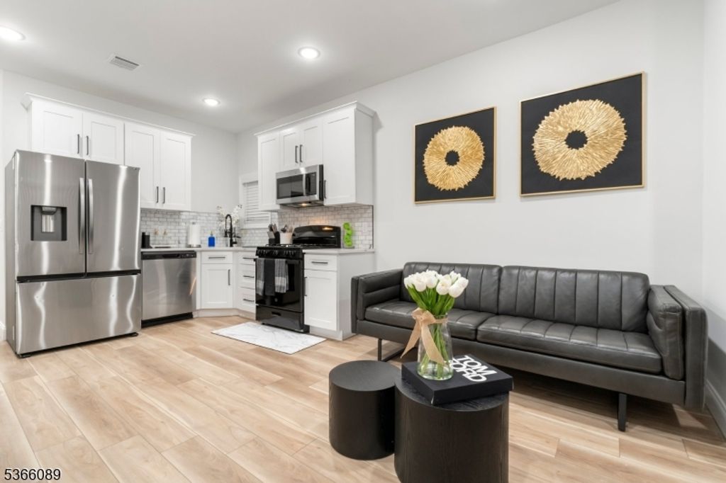 36 Kent St, Newark City, NJ 07108