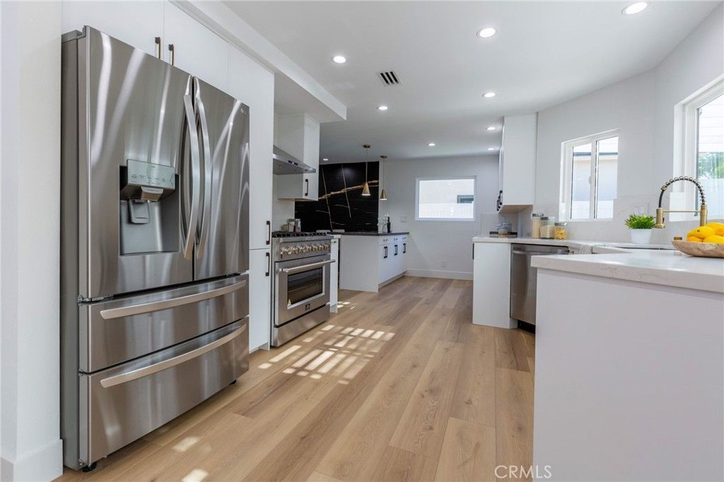 Image 12 of property listing at 17008 Tennyson, Granada Hills, CA 91344