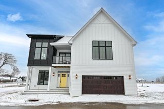 496 Bastle Wynd #9, Port Washington, WI 53074