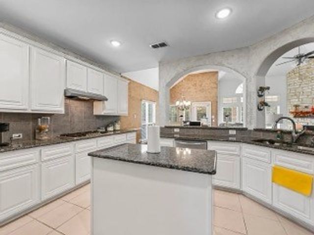416 Shadow Creek Drive, Desoto, TX 75115