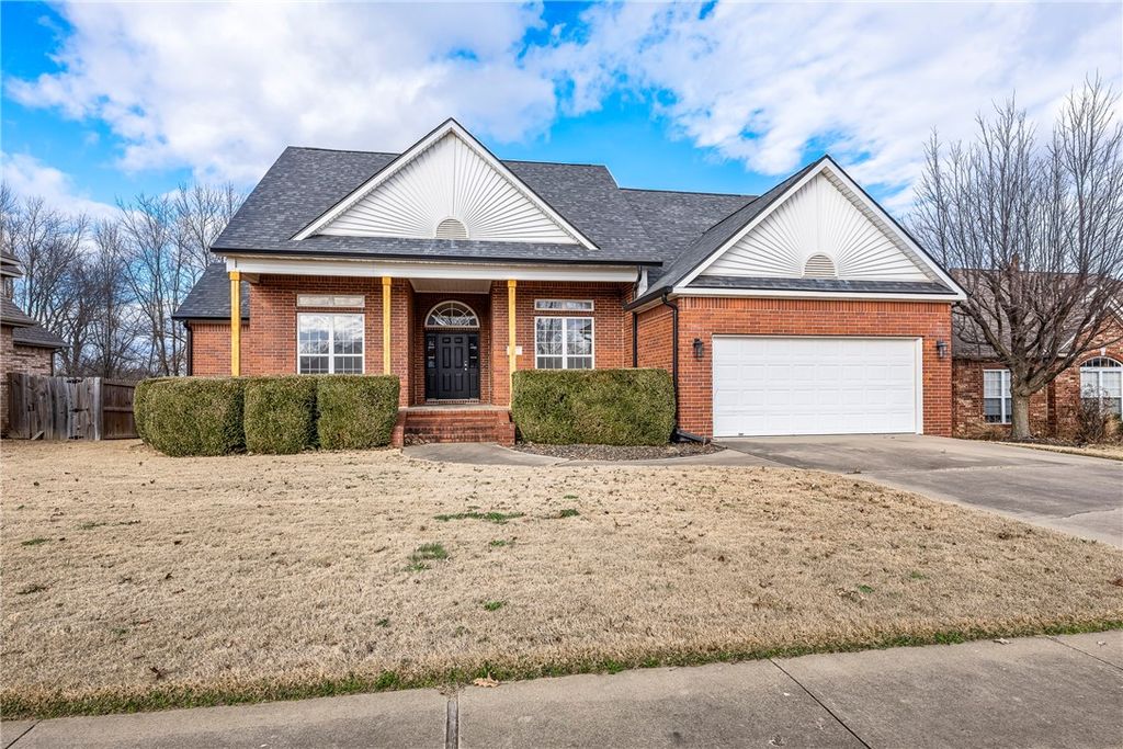 4205 W Worthington Drive, Rogers, AR 72758