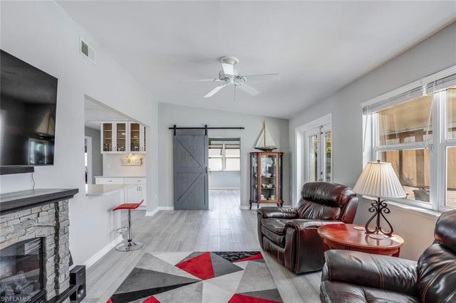 322 SW 28th TER, Cape Coral, FL 33914