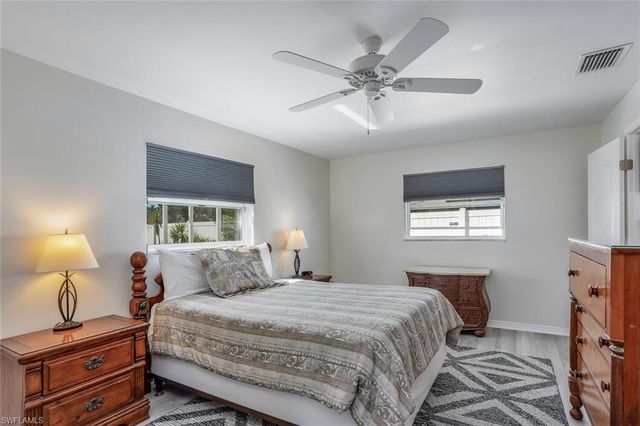 322 SW 28th TER, Cape Coral, FL 33914