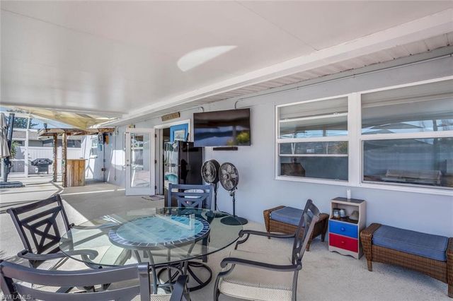 322 SW 28th TER, Cape Coral, FL 33914